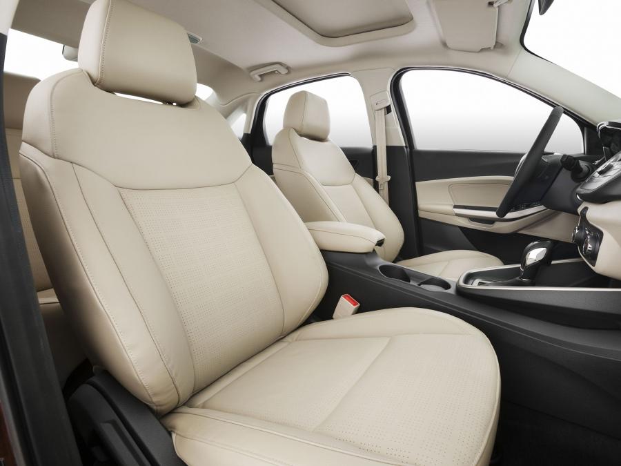 Интерьер Ford Escort 2014 года  (фото 20 из 20)
